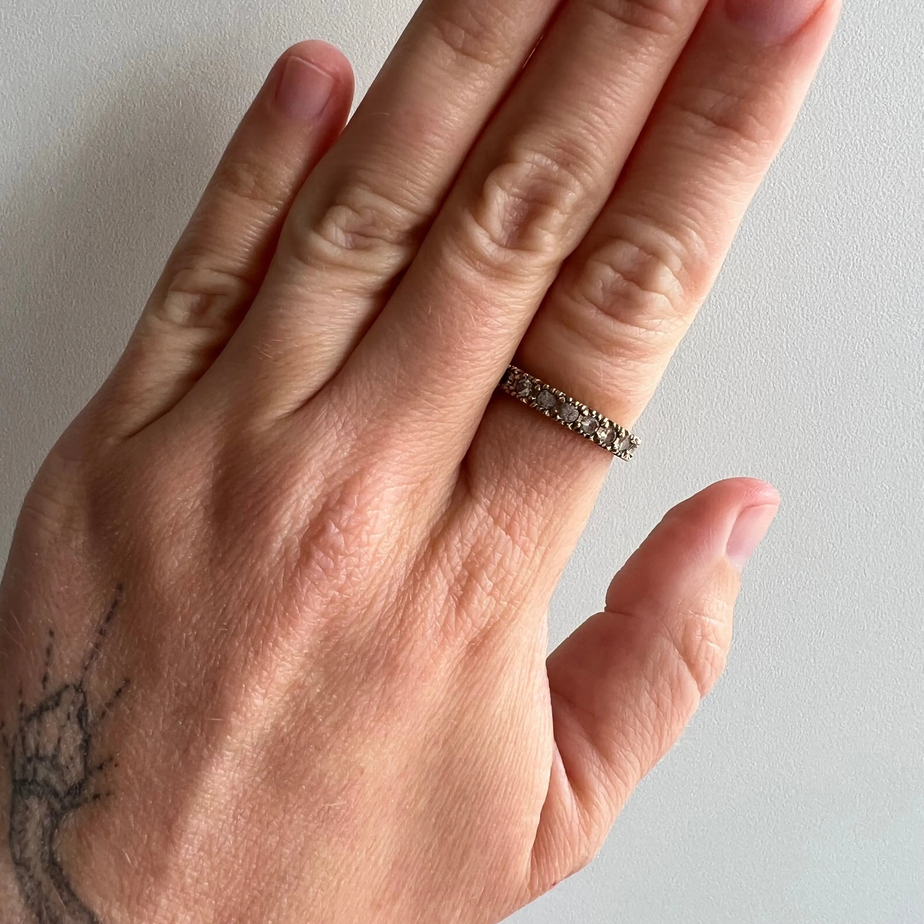 V I N T A G E // eternal clarity / rustic white quartz full eternity band / solid 9k 9ct yellow gold / size 5.75